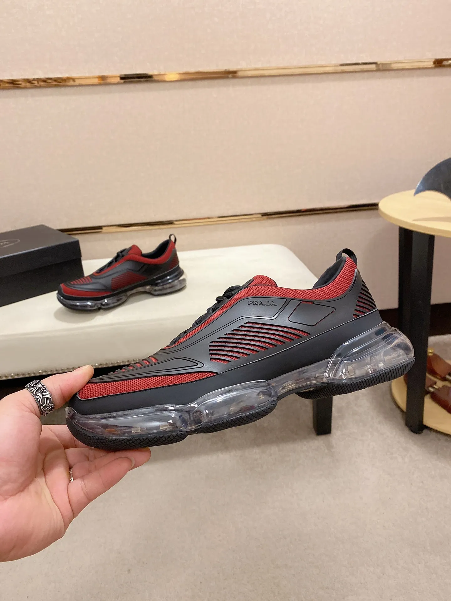 Factory price: 640💰 ✔️✔️✔️High-quality new PRADA counters are launched simultaneously. The new men's shoes and 😘fabric are made of high-tech glue-spraying technology. Lining: Full cowhide lining. 👍🏿 High-end ☄️ air-cushion molded anti-slip rubber outsole, exquisite lines, simple and elegant, comfortable and high-end for leisure travel. Code number: 38 to 45